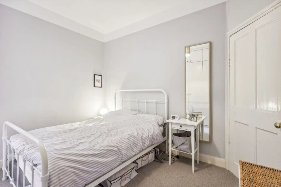 2 bedrooms flat, 8 Treport Street Earlsfield