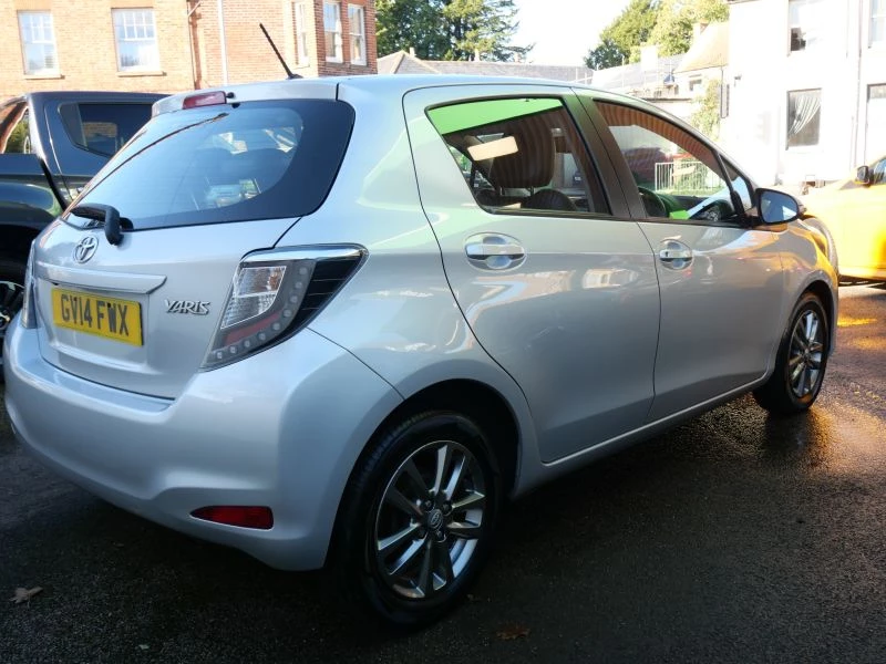 Toyota Yaris 1.33 Dual VVT-i Icon Plus 5dr Only 21000 Miles 2014