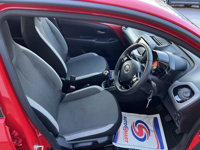 Toyota Aygo 1.0 VVT-i x-play Hatchback 5dr Petrol Manual Euro 6 [s/s] [71 ps] 2021