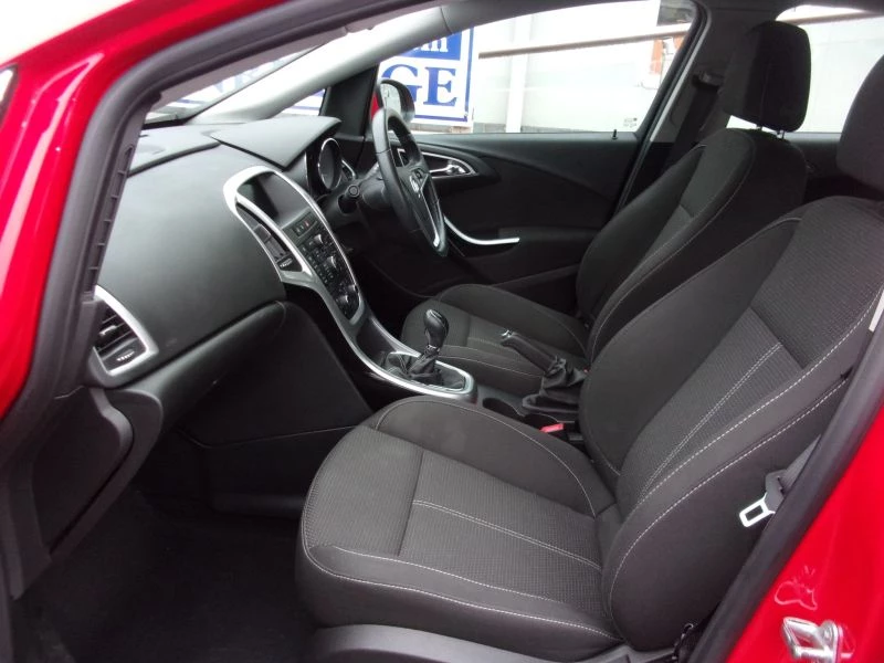 Vauxhall Astra 1.7 CDTi ecoFLEX SRi Hatchback 5dr Diesel Manual Euro 5 [s/s] [110 ps] 2013