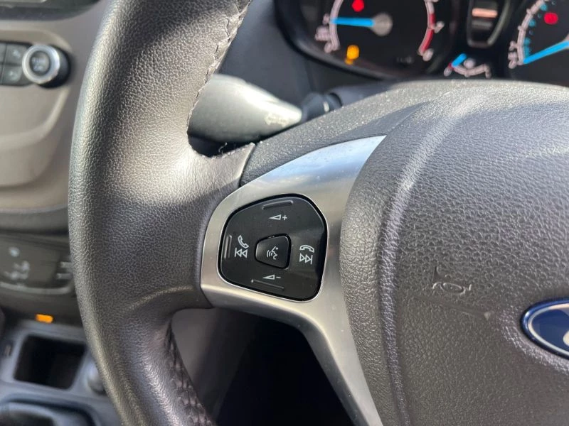 Ford Tourneo Courier ZETEC 5-Door 2019