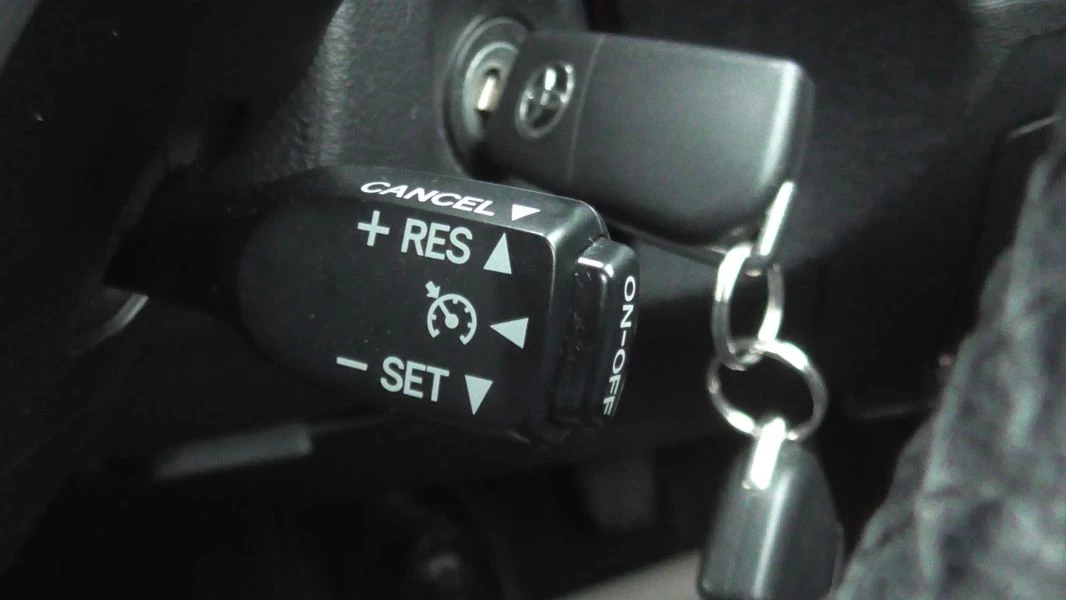 Toyota Avensis D-4D Icon Diesel 4-Door 2014