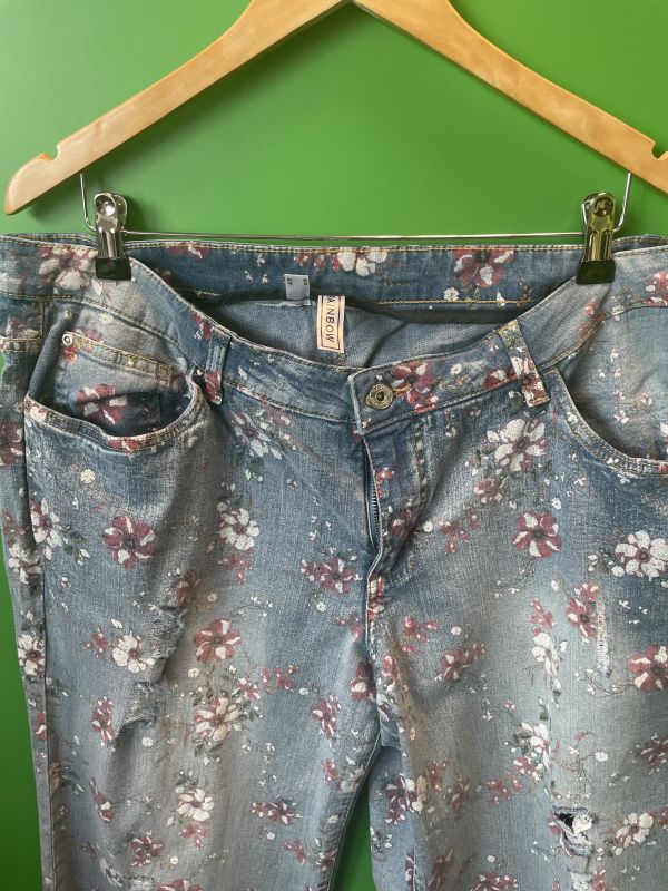Cropped blue floral jeans
