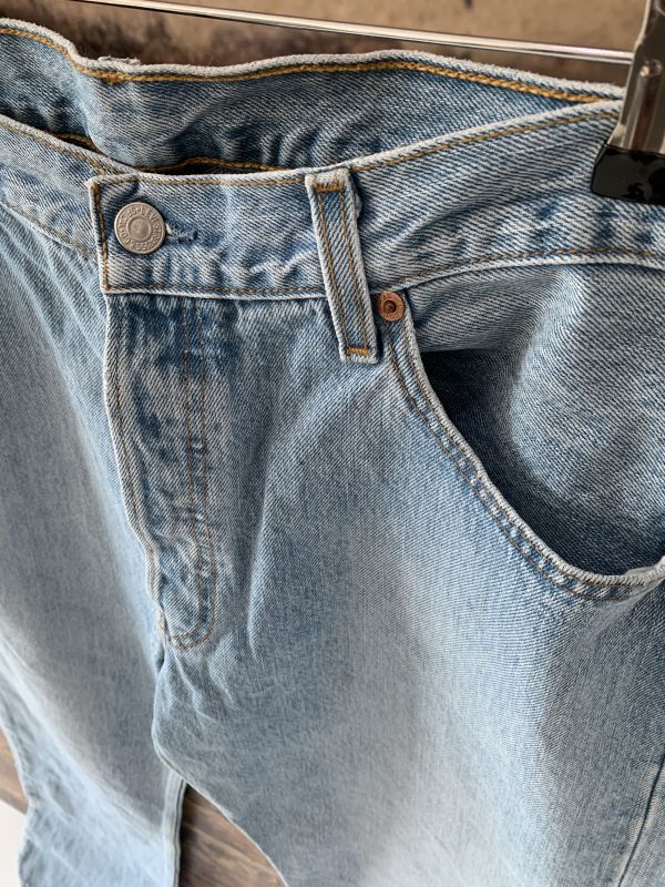 Vintage Levis Iconic 501 Straight Leg Rigid Denim Light Blue Wash Jeans W36 L32