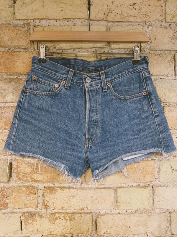 Vintage Levi’s cut off shorts 28”W