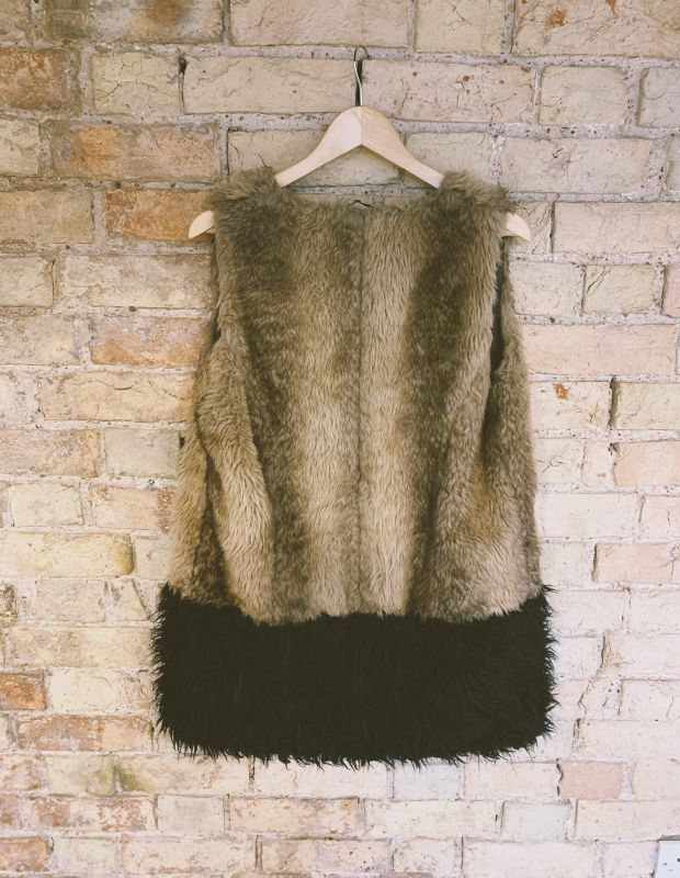 Vintage 1990s faux fur gilet Size L/XL