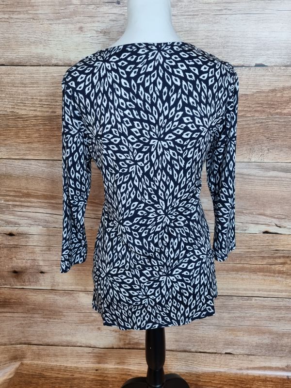 Patterned navy top