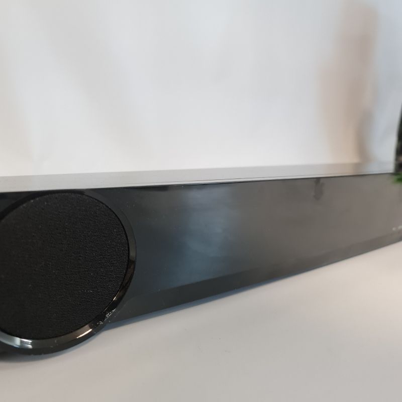 Yamaha SoundBar with Built-In Subwoofer