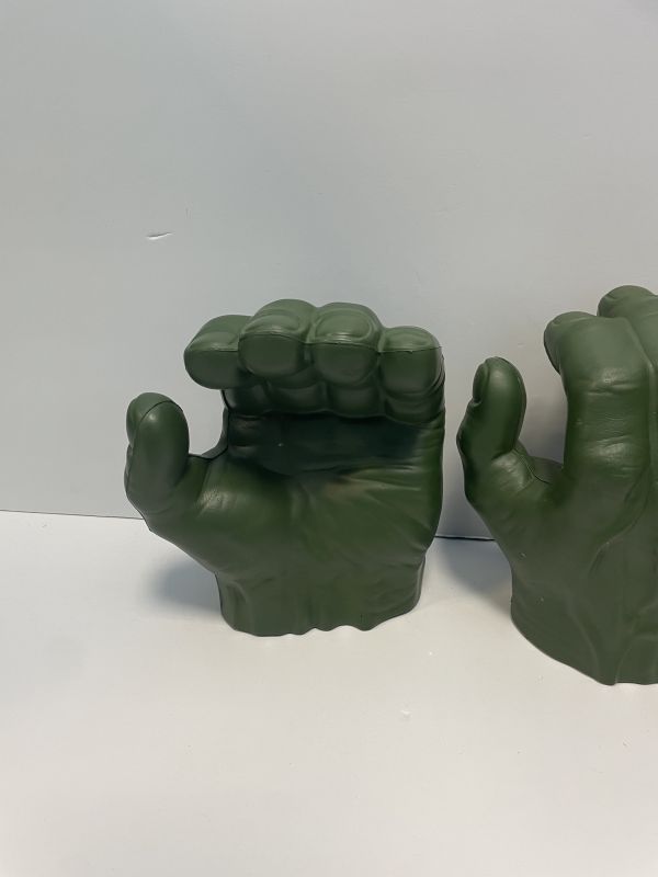 Hulk grip fists