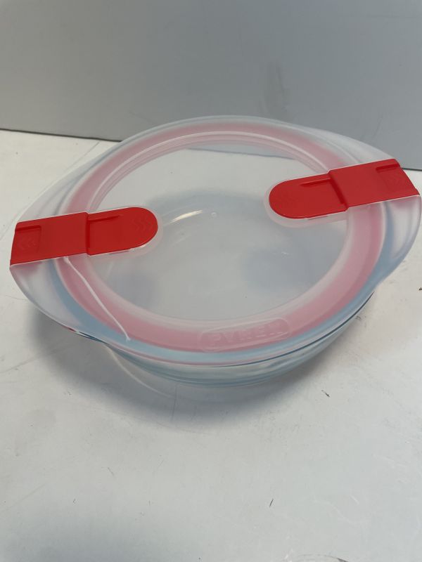 Pyrex dish with lid