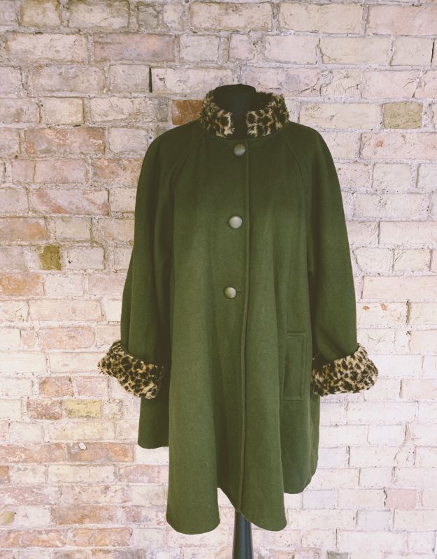 Vintage 1980s wool coat with leopard cuffs size S-XL