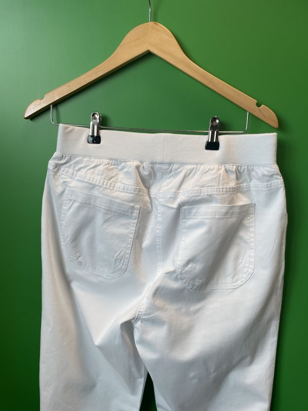 White cropped trousers