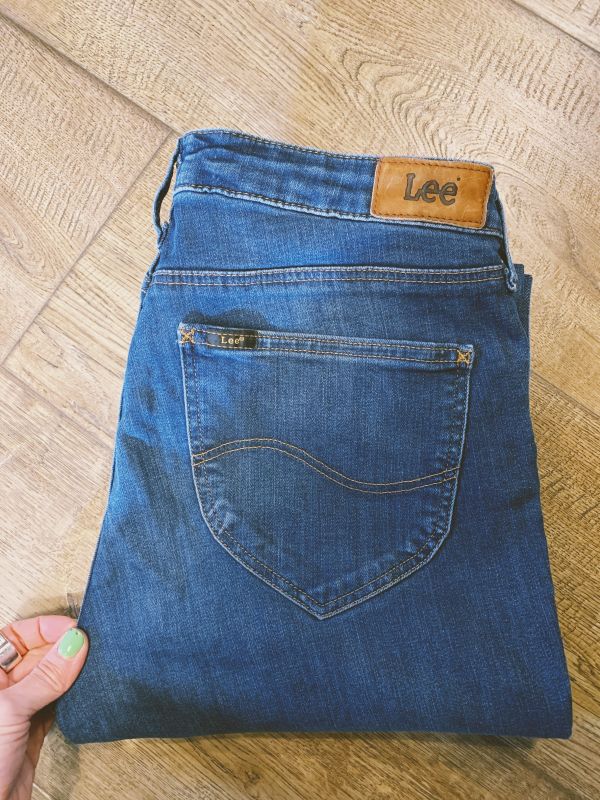 Vintage Lee straight leg jeans waist 32”