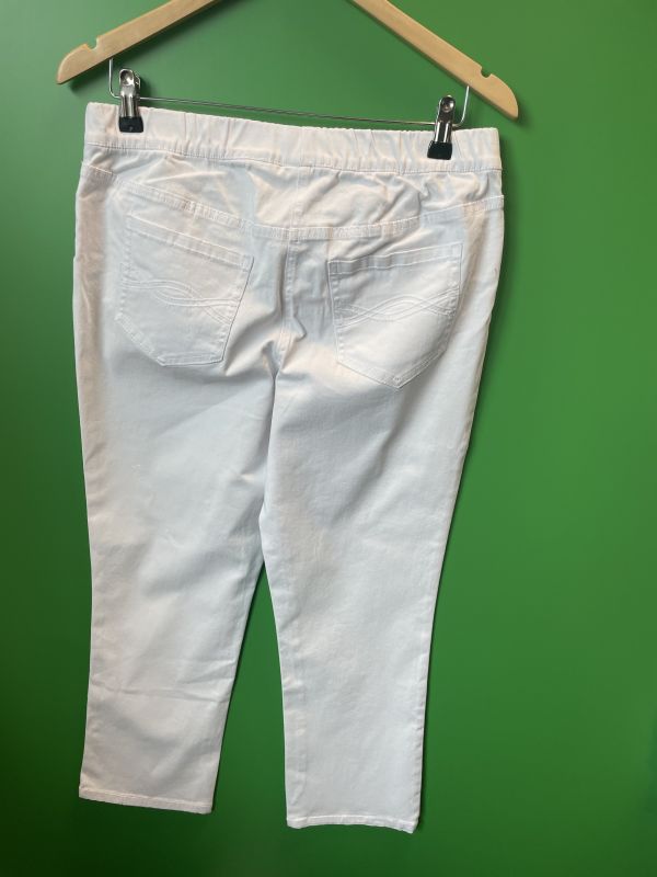 White crop jeans