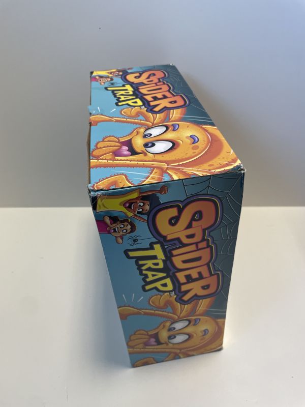 Spider trap board game