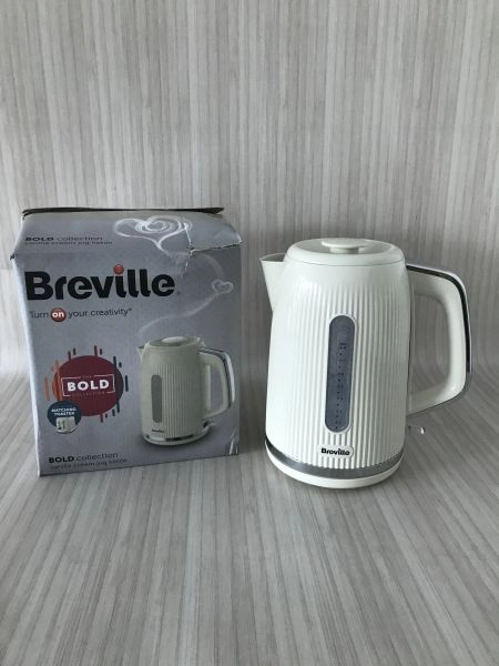 Breville Bold Vanilla Cream Electric Kettle