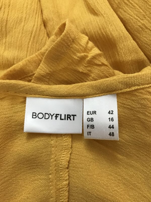 Bodyflirt Yellow Short Sleeve Top