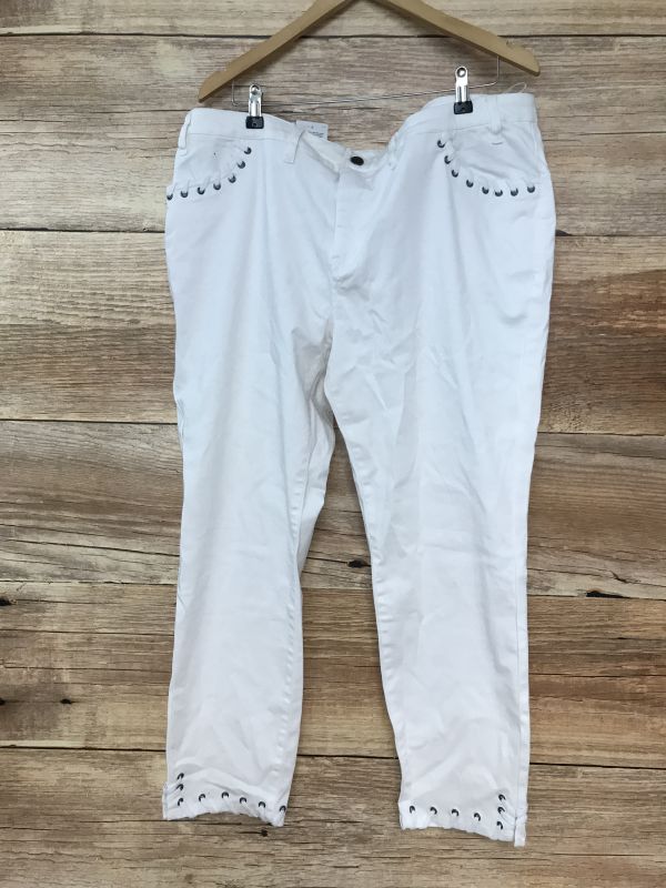 BodyFlirt White Jeans with Lace Seam Details
