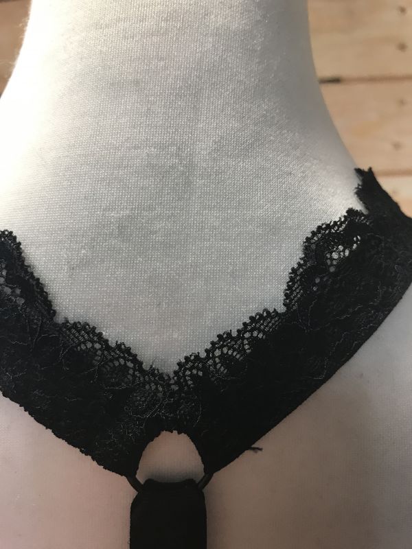 2 pack of black and white bras