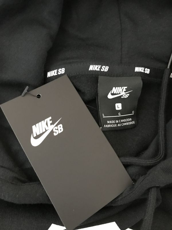 Nike SB logo hoodie in Black - Large