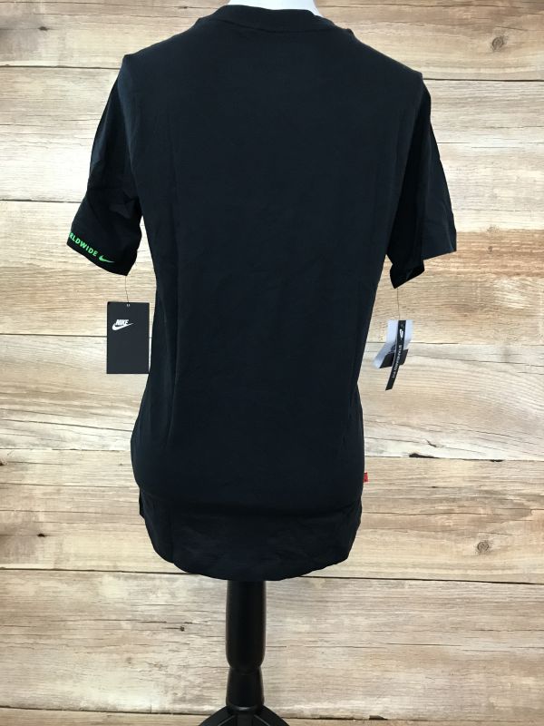 Boy's Nike "Worldwide" T-shirt - XL