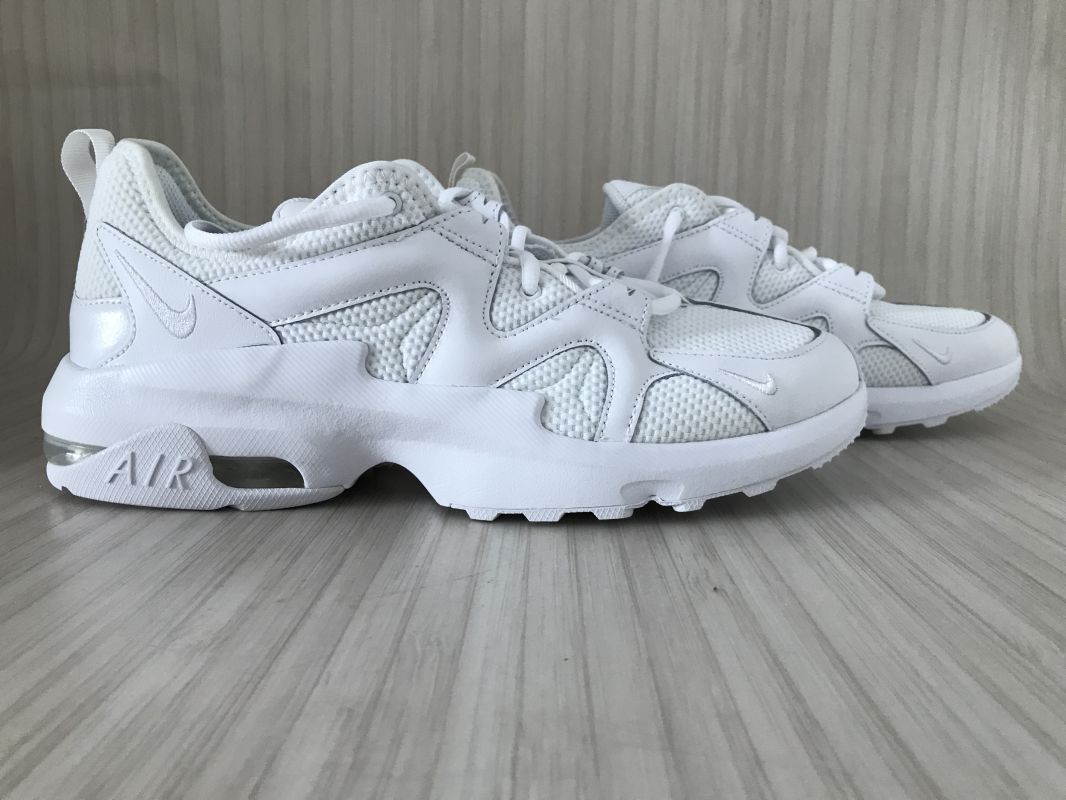 white nike trainers with air bubble