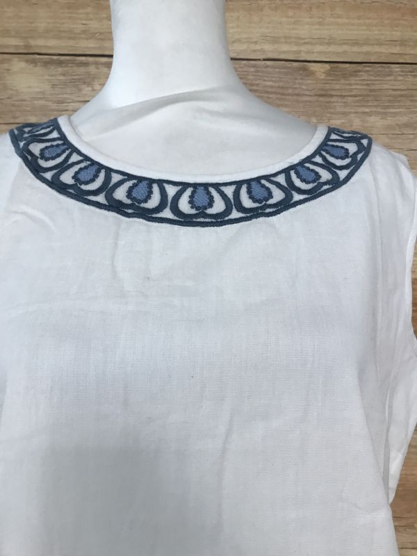 Pomodoro White Shift Dress with Blue Detail