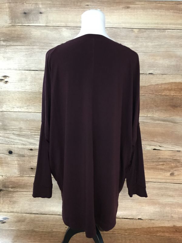 And/Or Burgundy 3 Quarter Length Sleeve Top
