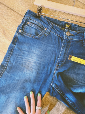 Vintage Lee straight leg jeans waist 32”
