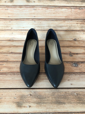 Clarks Navy Linvale Jerica, court shoes